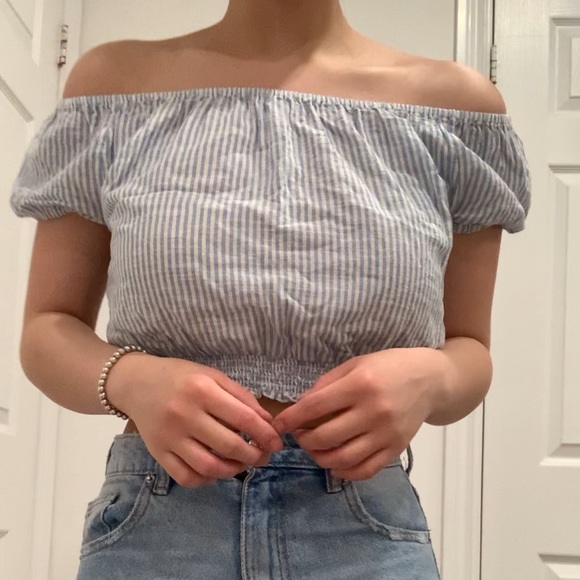 Pinstriped off-the-shoulder Top - Picture 3 of 3